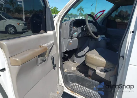 2002 Ford E-350 Super Duty Commercial/Recreational z USA, uszkodzony, nr VIN 1FTSE34L42HA68421